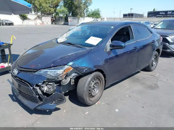 5YFBURHE6JP840115 2018 TOYOTA COROLLA - Image 2