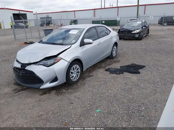 5YFBURHE6JP844097 2018 TOYOTA COROLLA - Image 2