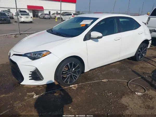 5YFBURHE6JP844181 2018 TOYOTA COROLLA - Image 2