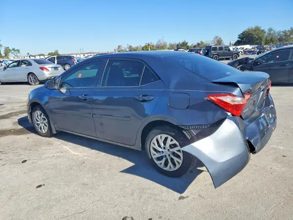 5YFBURHE6JP844293 2018 TOYOTA COROLLA - Image 2