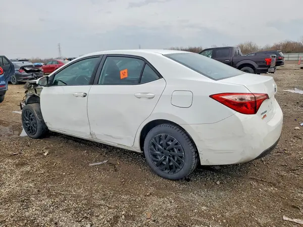 5YFBURHE6JP845136 2018 TOYOTA COROLLA - Image 2