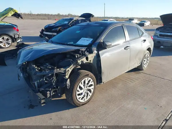 5YFBURHE6JP848019 2018 TOYOTA COROLLA - Image 2
