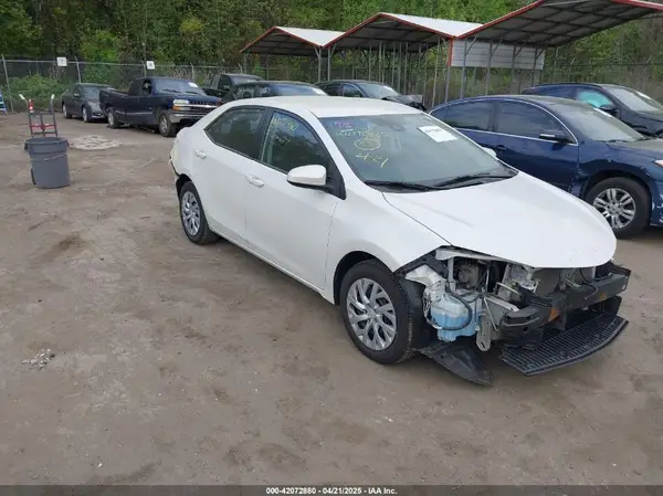 5YFBURHE6JP848067 2018 TOYOTA COROLLA - Image 1