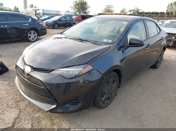 5YFBURHE6JP848229 2018 TOYOTA COROLLA - Image 2