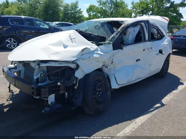 5YFBURHE6JP849896 2018 TOYOTA COROLLA - Image 2