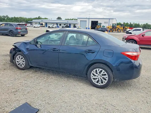5YFBURHE6JP849963 2018 TOYOTA COROLLA - Image 2