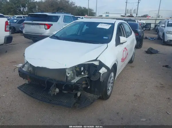 5YFBURHE6JP850420 2018 TOYOTA COROLLA - Image 2