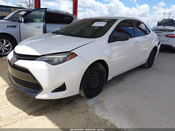 5YFBURHE6JP850675 2018 TOYOTA COROLLA - Image 2