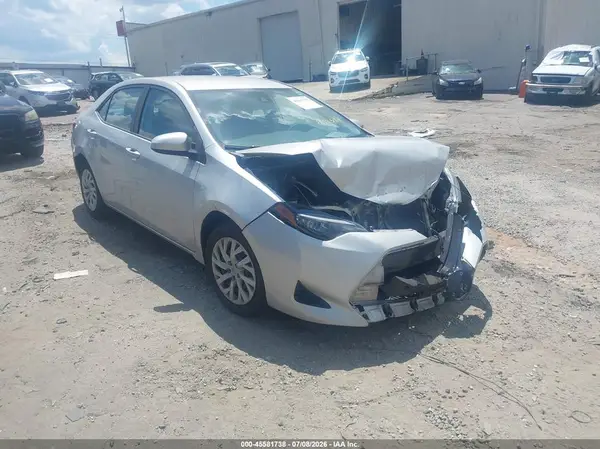 5YFBURHE6JP852524 2018 TOYOTA COROLLA - Image 1