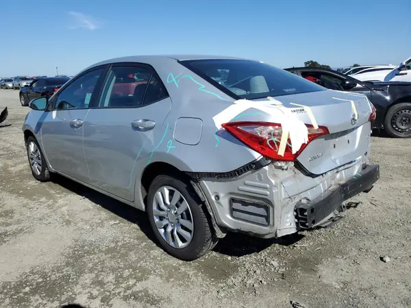 5YFBURHE6JP856119 2018 TOYOTA COROLLA - Image 2