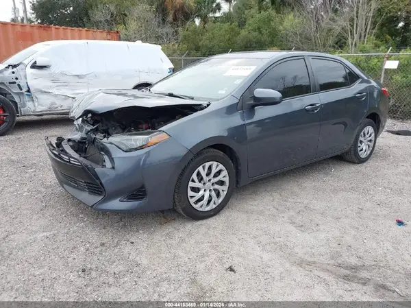 5YFBURHE6KP857322 2019 TOYOTA COROLLA - Image 2