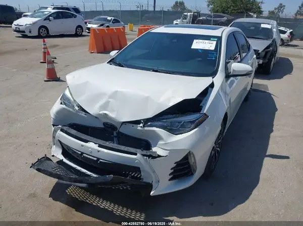 5YFBURHE6KP864013 2019 TOYOTA COROLLA - Image 2