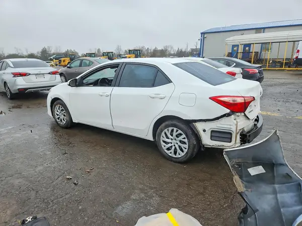 5YFBURHE6KP866957 2019 TOYOTA COROLLA - Image 2