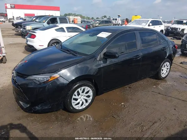 5YFBURHE6KP876744 2019 TOYOTA COROLLA - Image 2