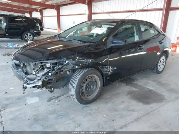5YFBURHE6KP877389 2019 TOYOTA COROLLA - Image 2