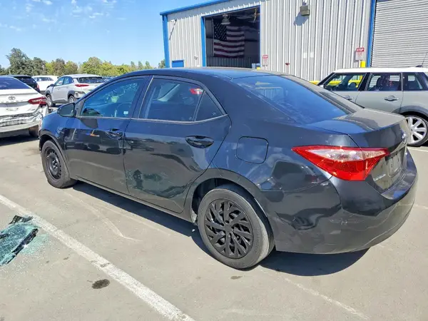 5YFBURHE6KP878042 2019 TOYOTA COROLLA - Image 2