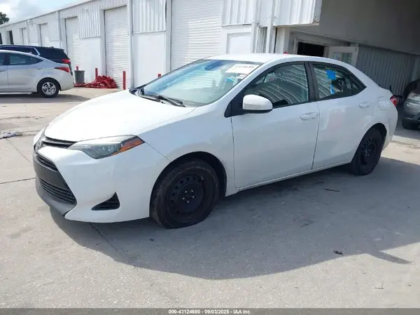 5YFBURHE6KP879143 2019 TOYOTA COROLLA - Image 2