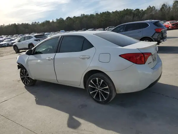 5YFBURHE6KP882768 2019 TOYOTA COROLLA - Image 2