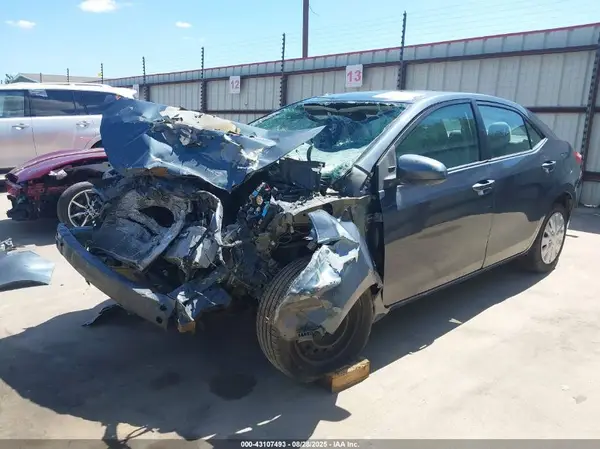 5YFBURHE6KP893611 2019 TOYOTA COROLLA - Image 2