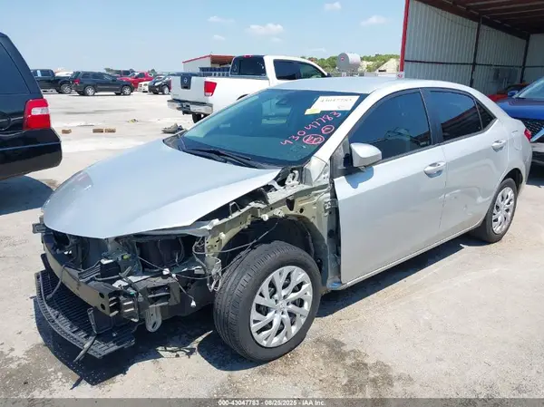 5YFBURHE6KP897982 2019 TOYOTA COROLLA - Image 2