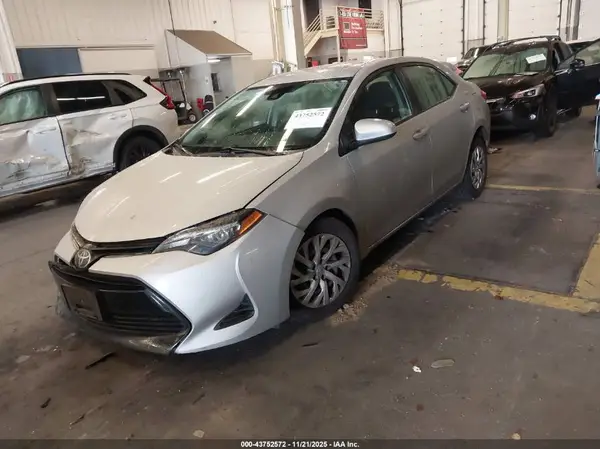 5YFBURHE6KP905630 2019 TOYOTA COROLLA - Image 2