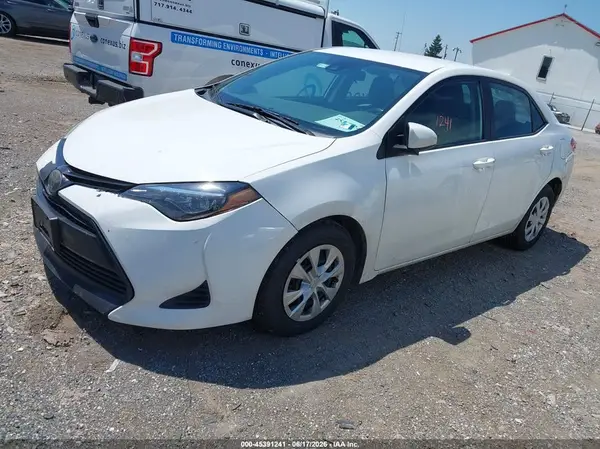 5YFBURHE6KP907815 2019 TOYOTA COROLLA - Image 2