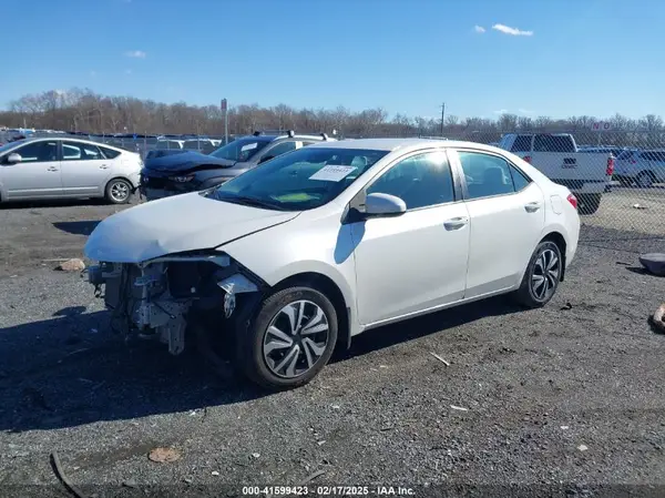 5YFBURHE6KP911752 2019 TOYOTA COROLLA - Image 2