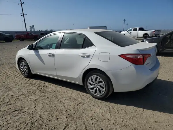 5YFBURHE6KP919026 2019 TOYOTA COROLLA - Image 2