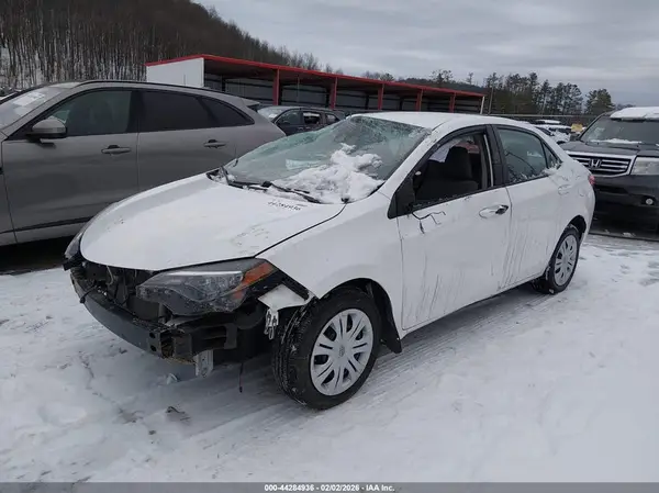 5YFBURHE6KP927806 2019 TOYOTA COROLLA - Image 2