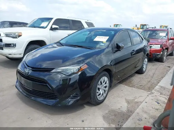 5YFBURHE6KP944377 2019 TOYOTA COROLLA - Image 2