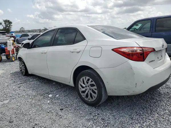 5YFBURHE6KP945688 2019 TOYOTA COROLLA - Image 2