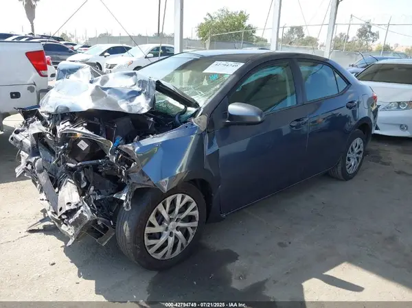 5YFBURHE6KP949739 2019 TOYOTA COROLLA - Image 2