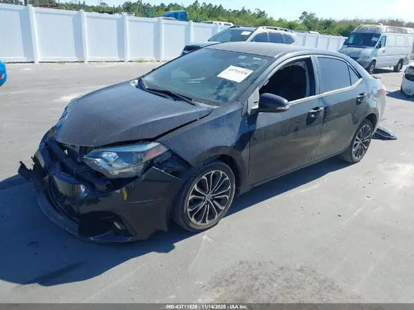 5YFBURHE7GP375885 2016 TOYOTA COROLLA - Image 2