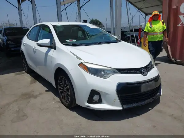 5YFBURHE7GP389074 2016 TOYOTA COROLLA - Image 1