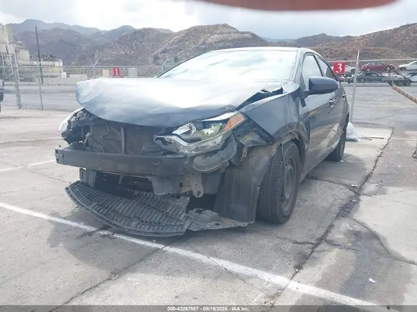 5YFBURHE7GP396882 2016 TOYOTA COROLLA - Image 2