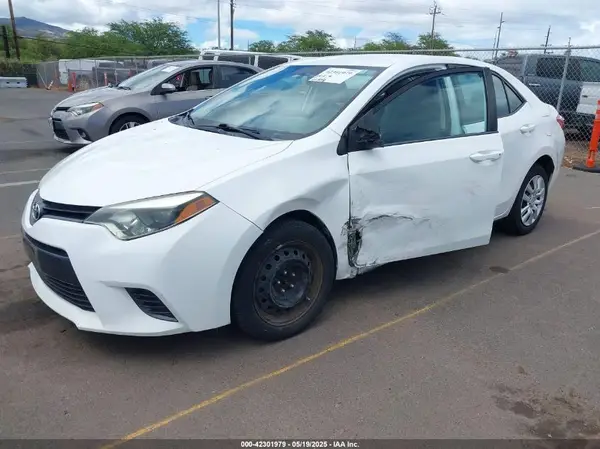 5YFBURHE7GP437155 2016 TOYOTA COROLLA - Image 2