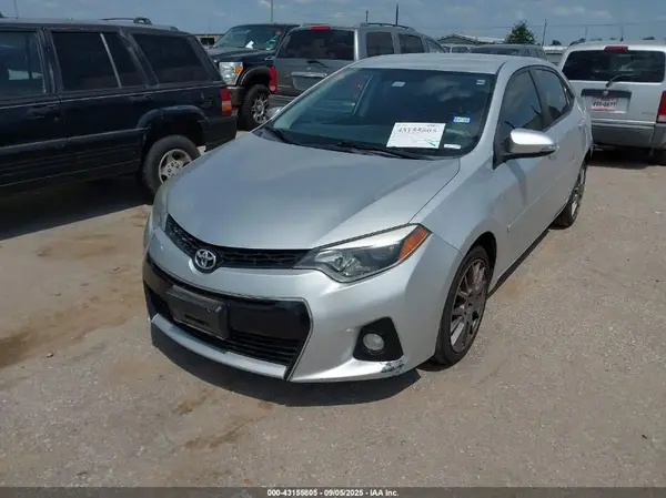 5YFBURHE7GP464081 2016 TOYOTA COROLLA - Image 2