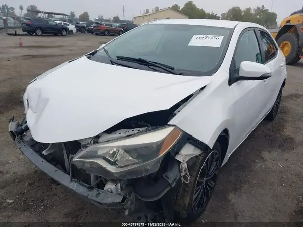 5YFBURHE7GP471077 2016 TOYOTA COROLLA - Image 2