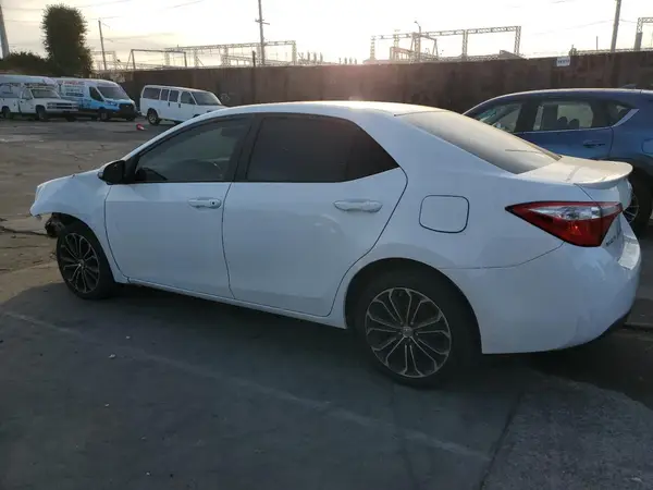 5YFBURHE7GP476070 2016 TOYOTA COROLLA - Image 2