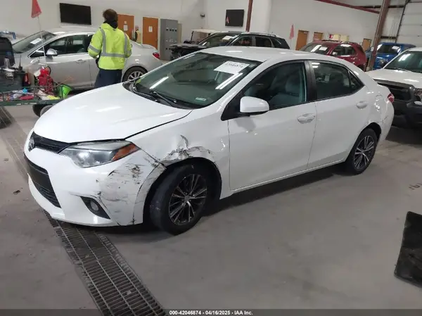 5YFBURHE7GP517801 2016 TOYOTA COROLLA - Image 2