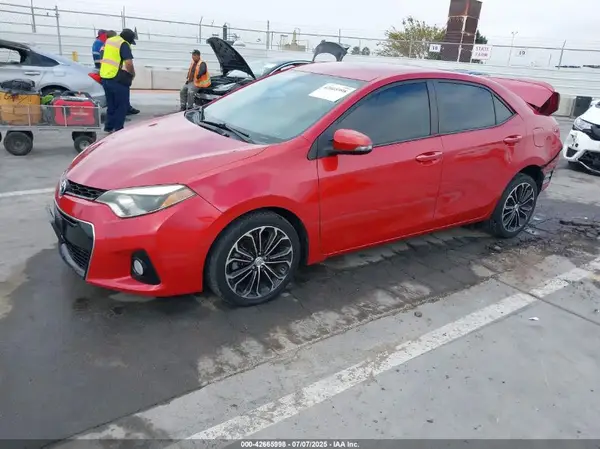 5YFBURHE7GP530015 2016 TOYOTA COROLLA - Image 2