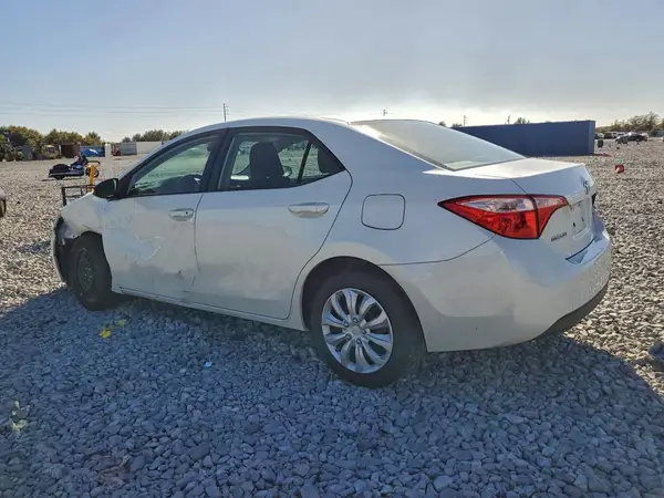 5YFBURHE7HP570497 2017 TOYOTA COROLLA - Image 2