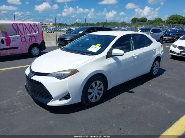 5YFBURHE7HP570516 2017 TOYOTA COROLLA - Image 2