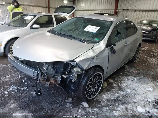 5YFBURHE7HP571083 2017 TOYOTA COROLLA - Image 2