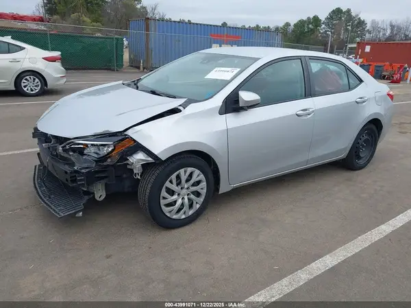 5YFBURHE7HP572010 2017 TOYOTA COROLLA - Image 2