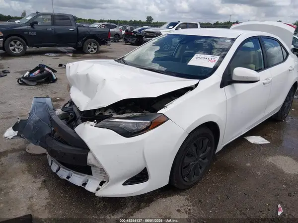 5YFBURHE7HP574212 2017 TOYOTA COROLLA - Image 2