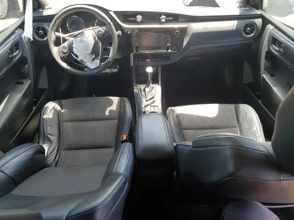 5YFBURHE7HP575960 2017 TOYOTA COROLLA - Image 8