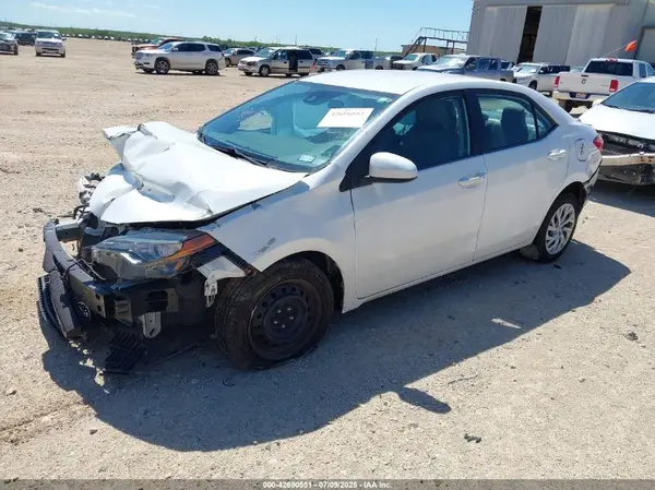 5YFBURHE7HP577935 2017 TOYOTA COROLLA - Image 2