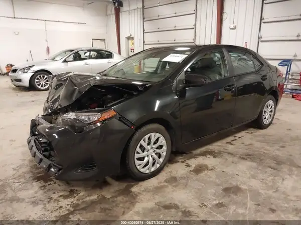 5YFBURHE7HP580088 2017 TOYOTA COROLLA - Image 2