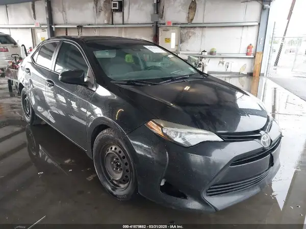 5YFBURHE7HP582391 2017 TOYOTA COROLLA - Image 1